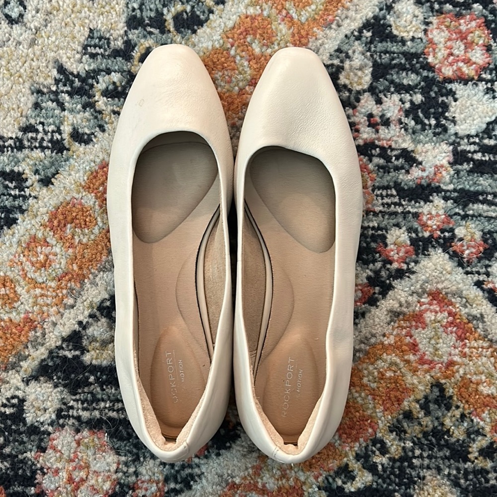 Rockport total motion flat in cream